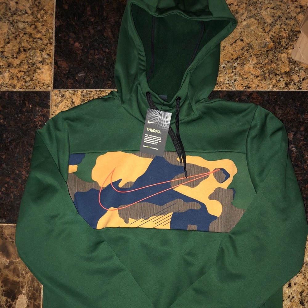 Men’s Nike Therma Camo hoodie
